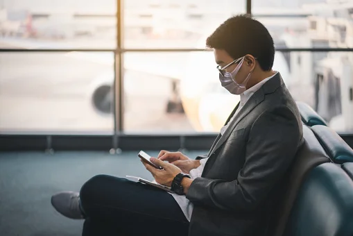 FBI alerta para que viajantes não carreguem celulares nos aeroportos