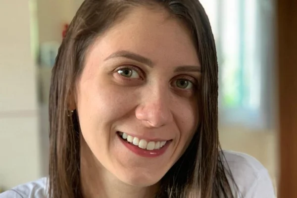 Imagem colorida da advogada Alessandra Dellatorre ossada - Metrópoles