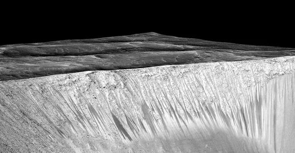 Água líquida em Marte estimula busca de vida fora da Terra
