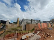 Obra de creche em Carapicuíba que ficou abandonada por vários anos