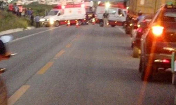 Tratamento médico após acidente entre duas motos na Paraíba - Metrópoles