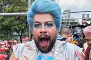 Ator e cantor Tiago Abravanel em bloco de Carnaval na Avenida Faria Lima, em São Paulo