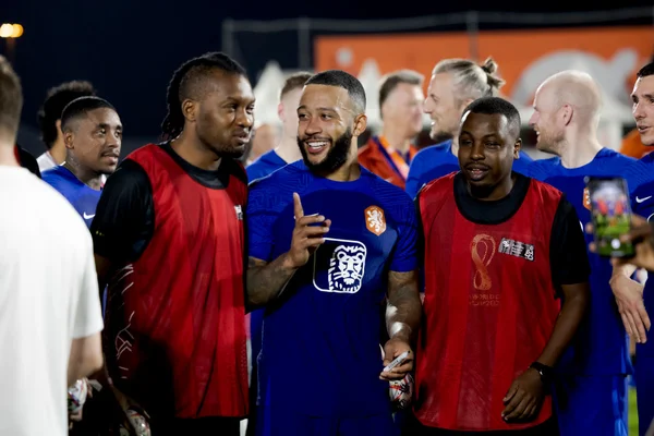 Copa: Holanda irá leiloar camisas usadas para trabalhadores imigrantes