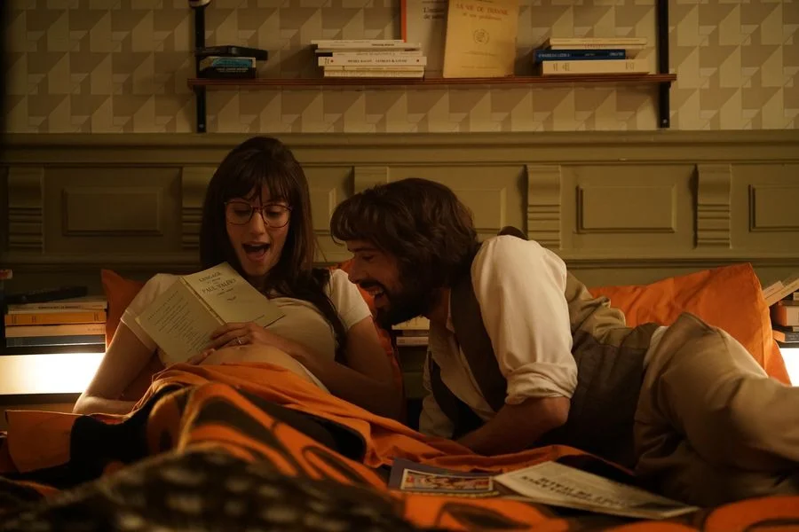Apesar de contar uma grande história de amor, <a href="http://www.metropoles.com/filme/monsieur-madame-adelman" target="_blank">"Monsieur & Madame Adelman"</a> começa em um funeral. Após se despedir do homem que a fez companhia nos últimos 45 anos, uma mulher narra segredos e experiências do relacionamento a um jornalista. Nicolas Bedos atua e dirige. <a href="https://www.youtube.com/watch?v=NjGhit4ohDs&t=1s" target="_blank">Veja trailer</a>. Apesar de contar uma grande história de amor, <a href="http://www.metropoles.com/filme/monsieur-madame-adelman" target="_blank">"Monsieur & Madame Adelman"</a> começa em um funeral. Após se despedir do homem que a fez companhia nos últimos 45 anos, uma mulher narra segredos e experiências do relacionamento a um jornalista. Nicolas Bedos atua e dirige. <a href="https://www.youtube.com/watch?v=NjGhit4ohDs&t=1s" target="_blank">Veja trailer</a>.