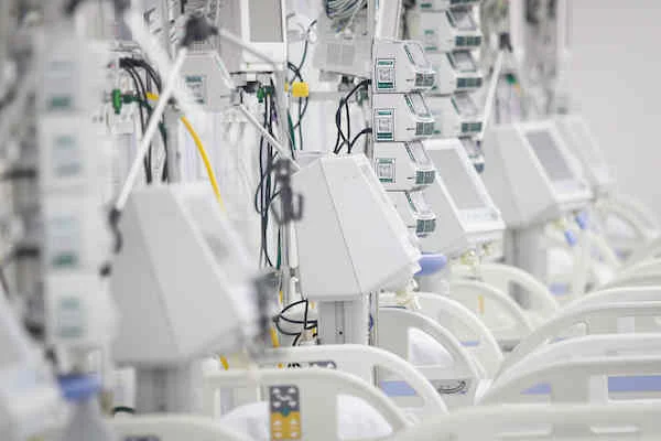 São laboratórios, respiradores, diálises, tomógrafos e aparelhos de radiografia São laboratórios, respiradores, diálises, tomógrafos e aparelhos de radiografia