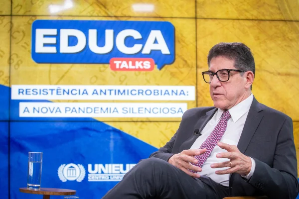 Educa Talks: “Resistência antimicrobiana já é pandemia”, diz David Uip