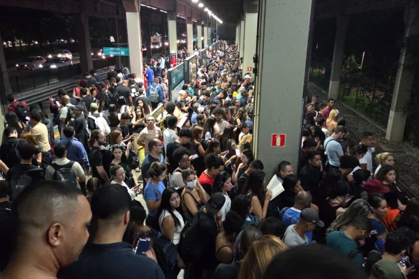 Plataforma da estação Pinheiros da ViaMobilidade