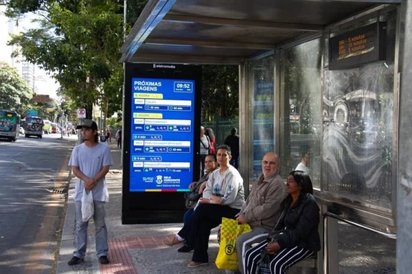 ponto de ônibus / Abrigo Amigo