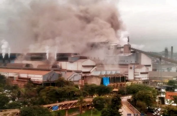 Explosões em usina deixam ao menos 20 metalúrgicos intoxicados no Rio