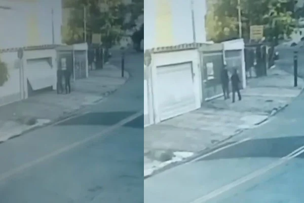 Suspeitos andando após saírem da casa de cabeleireiro assassinado - Metrópoles