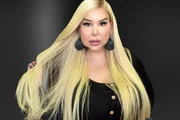 Patrícia Ribeiro posa de cabelos soltos e look preto Patrícia Ribeiro posa de cabelos soltos e look preto
