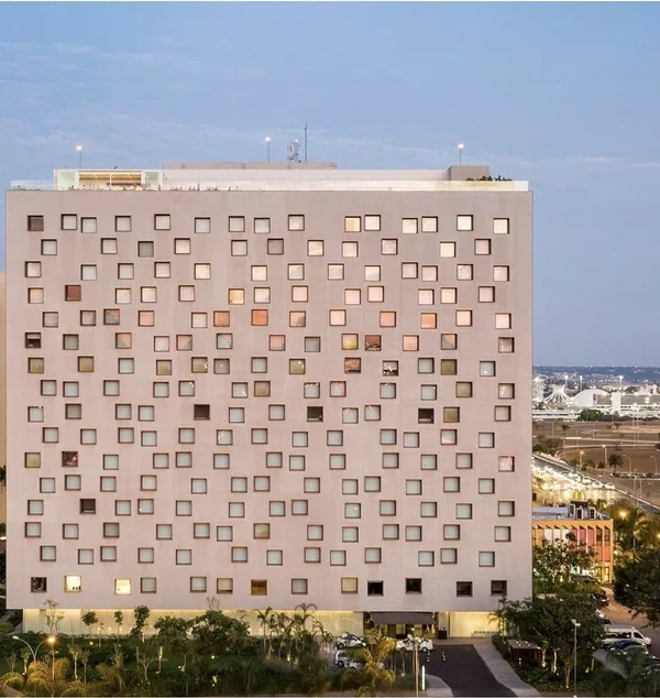 B Hotel