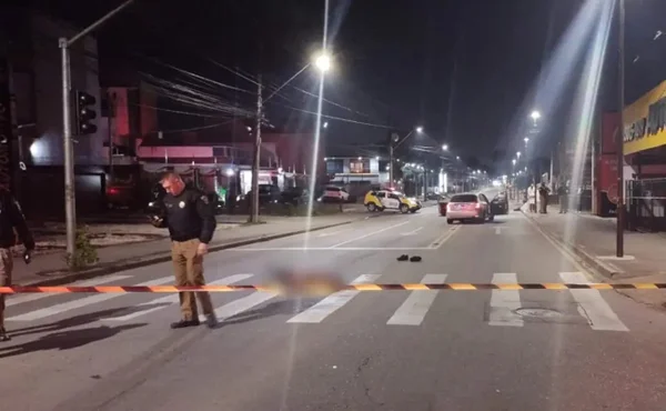 Imagem da cena do crime, no Bairro de Uberaba, onde o motoboy foi assassinado - Metrópoles