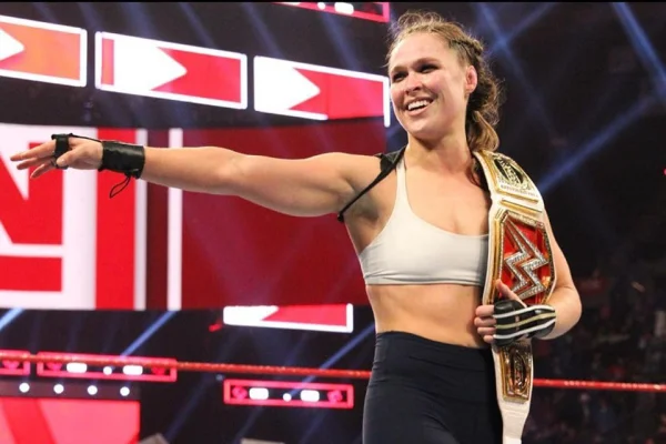Veja onde assistir à superluta de MMA entre Ronda Rousey e Gina Carano