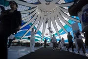 Brasília (DF), 01/10/25. Fiéis no interior da Catedral Metropolitana de Brasília