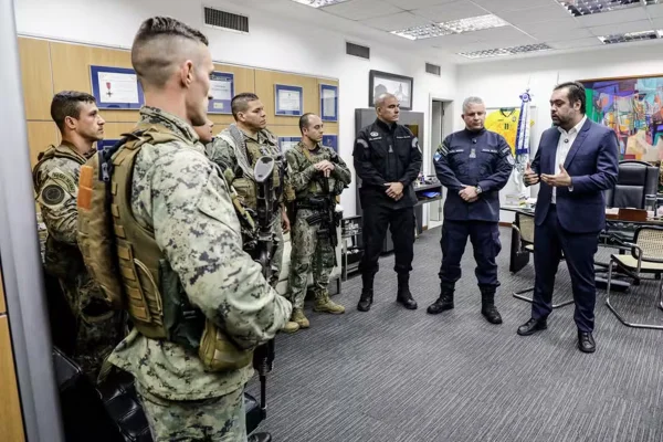 Imagem colorida de Policiais do Bope recebem gratificação por apreensões de fuzis - Metrópoles