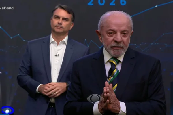 Lula chama Flávio de “palhaço” e pergunta se ele quer privatizar o SUS
