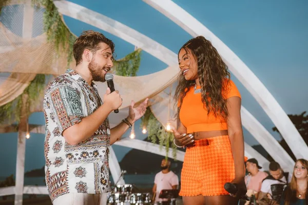 Gustavo Mioto lança EP Pé na Areia com participação de Ludmilla