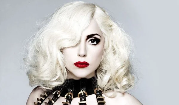Cantora Lady Gaga se queixa da fama em entrevista a rádio americana
