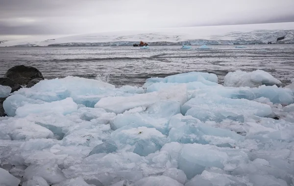 Triplo da área de SP, maior iceberg do mundo se separa da Antártica