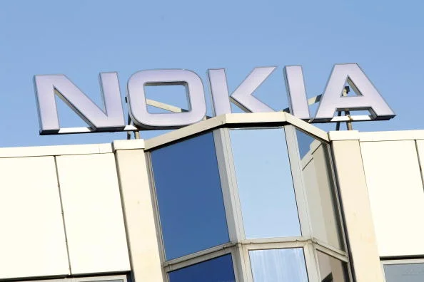 Imagem colorida de fachada de prédio da Nokia - Metrópoles