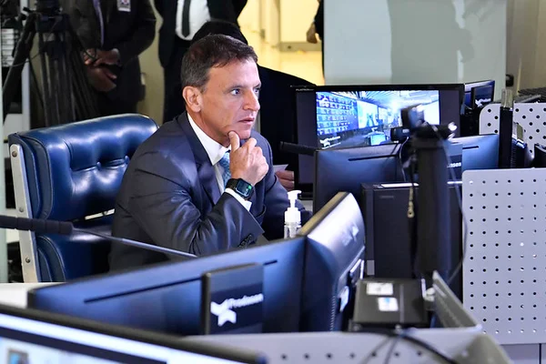 Relator desiste de apresentar relatório da PEC Emergencial em 2020