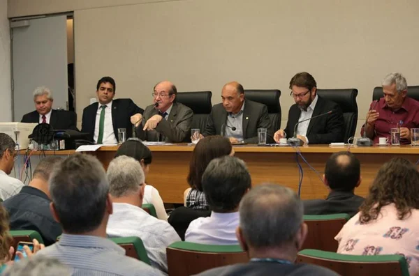 Vídeos: clima de tensão na CLDF antecede votação do projeto da Saúde