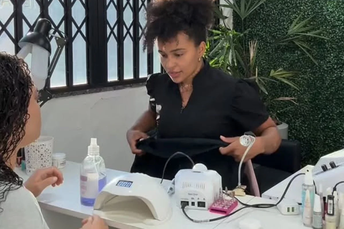 Natália Deodato faz unhas, dá aulas e mentoria Natália Deodato faz unhas, dá aulas e mentoria