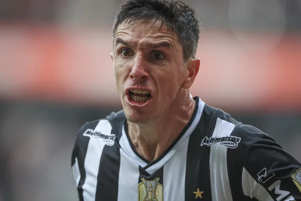 Nacho Fernández comemora gol