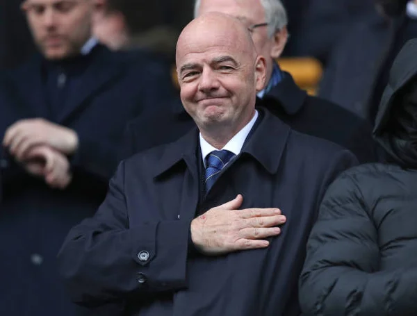 New York Times detona e ironiza a reeleição de Infantino na Fifa