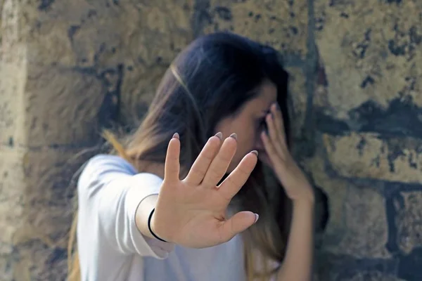 Menina de 12 anos sofre estupro coletivo no Rio de Janeiro