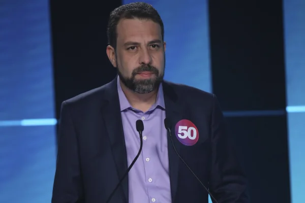 Debate entre candidatos à Prefeitura de SP da TV Record; na foto, Guilherme Boulos - Metrópoles