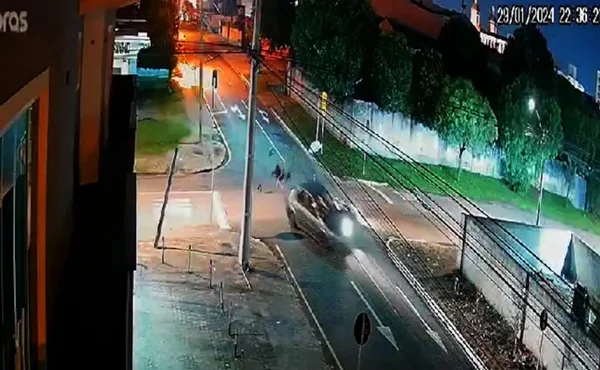 Motociclista e garupa são arremessados após acidente no Capão Raso