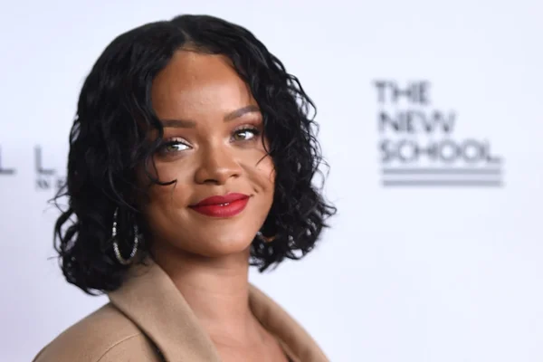 Conheça o bilionário que foi visto trocando beijos com Rihanna