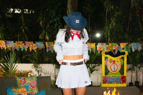 na imagem com cor, foto da bruna marquezine com roupa de festa junina - metr´ppoles