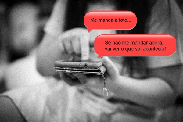Imagem preta e branca de menina recebendo mensagens de agressor no celular. Crianças são principais alvos da sextorsão - Metrópoles