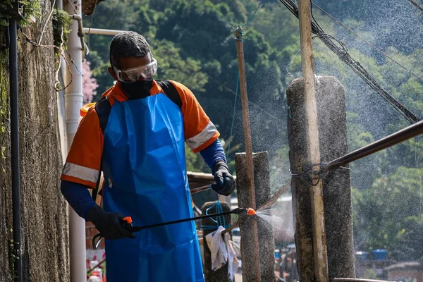 Comlurb promove operaçao nas principais comunidades do Rio para combater o coronavirus. As ruas das comunidades receberao os agentes para sanitizaçao neste periodo de lockdown que tem menos gente nas ruas e a açao promete ser mais eficaz. Na foto: Comunidade do Borel na Zona Norte.