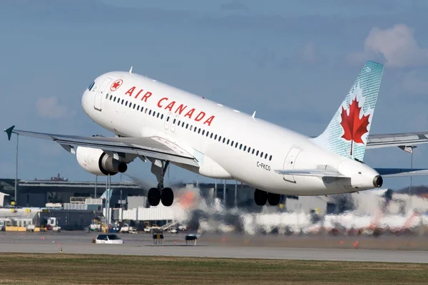 Canadá reabre para brasileiros vacinados, mas exclui Coronavac
