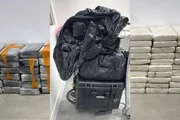 Droga estava dividida em três malas de homem, cuja identidade não foi informada Droga estava dividida em três malas de homem, cuja identidade não foi informada