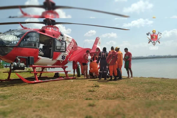 Grupo de bombeiros leva homem que se afogou no Lago Paranoá até Helicóptero