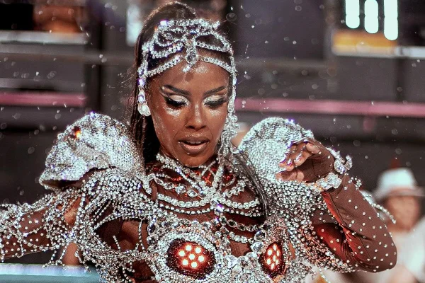 Bellinha Delfim, musa da Unidos do Viradouro e cotada a futura rainha da escola