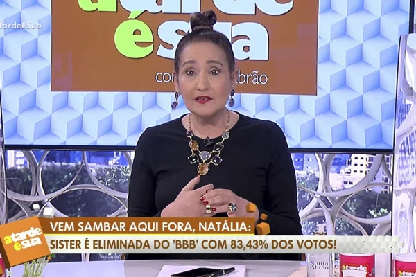 Sonia Abrão defende demissão de Carol Lekker: “Volta para Fazenda” - destaque galeria Sonia Abrão defende demissão de Carol Lekker: “Volta para Fazenda” - destaque galeria