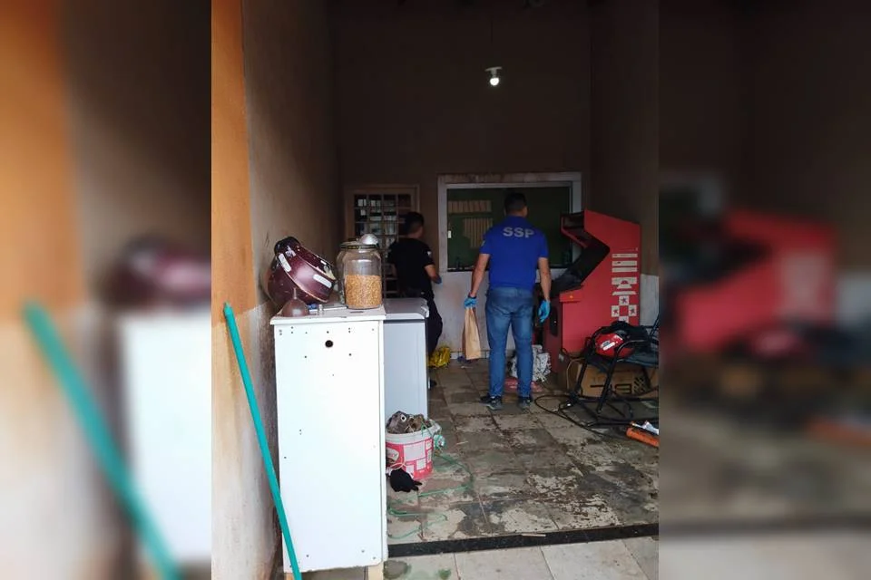 Polícia Civil, Polícia Militar e Assistência Social resgataram homem de 69 anos Polícia Civil, Polícia Militar e Assistência Social resgataram homem de 69 anos