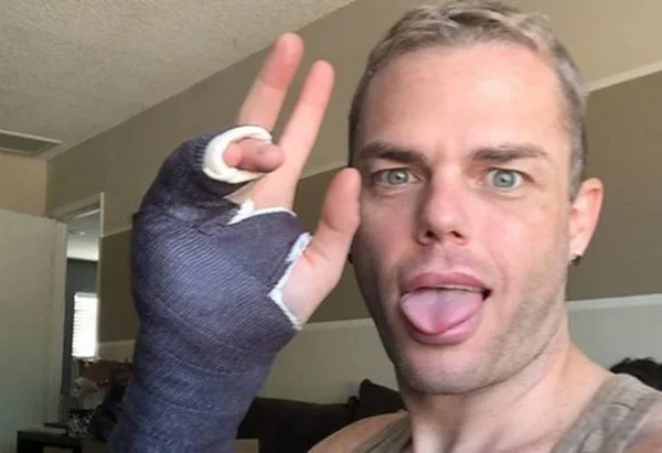 Drag queen de RuPaul diz ter quebrado a mão ao se defender de nazista