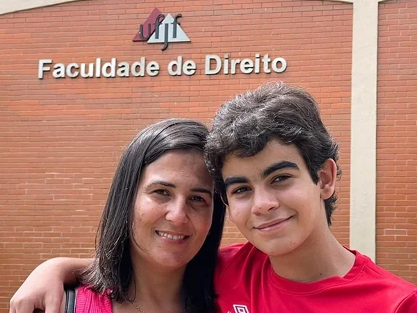 jovem-14-anos-aprovado-direito-ufjf-metropoles