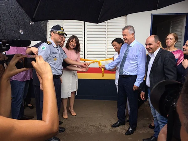 Rollemberg inaugura batalhão da PM totalmente vazio na Estrutural