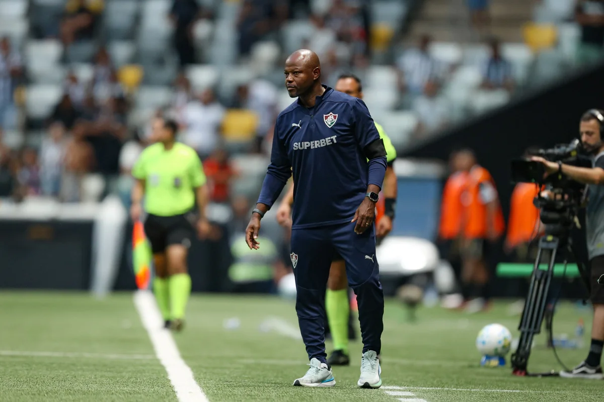 Marcão é técnico do Fluminense. Marcão é técnico do Fluminense.