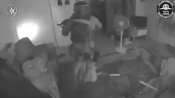 Imagem preto e branco. Resgate reféns