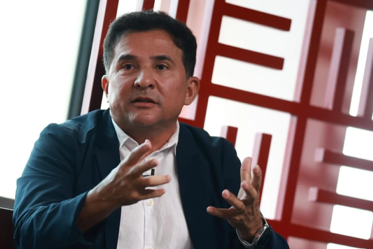 O ministro do Esporte, Paulo Henrique Perna Cordeiro, concede entrevista no estúdio do portal Metrópoles, em Brasília, nesta sexta-feira (7).
Durante a entrevista, o ministro aborda temas relacionados à política esportiva e às ações do governo federal na área. O ministro do Esporte, Paulo Henrique Perna Cordeiro, concede entrevista no estúdio do portal Metrópoles, em Brasília, nesta sexta-feira (7).
Durante a entrevista, o ministro aborda temas relacionados à política esportiva e às ações do governo federal na área.
