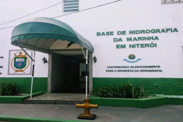 Tenente é esfaqueada dentro de quartel da Marinha em Niterói